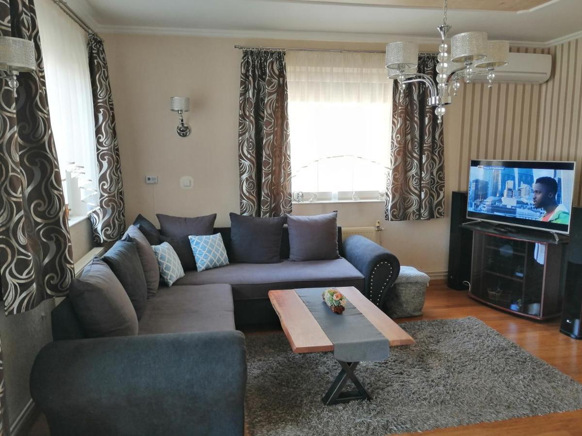 Elza Apartman Mako Luaran gambar