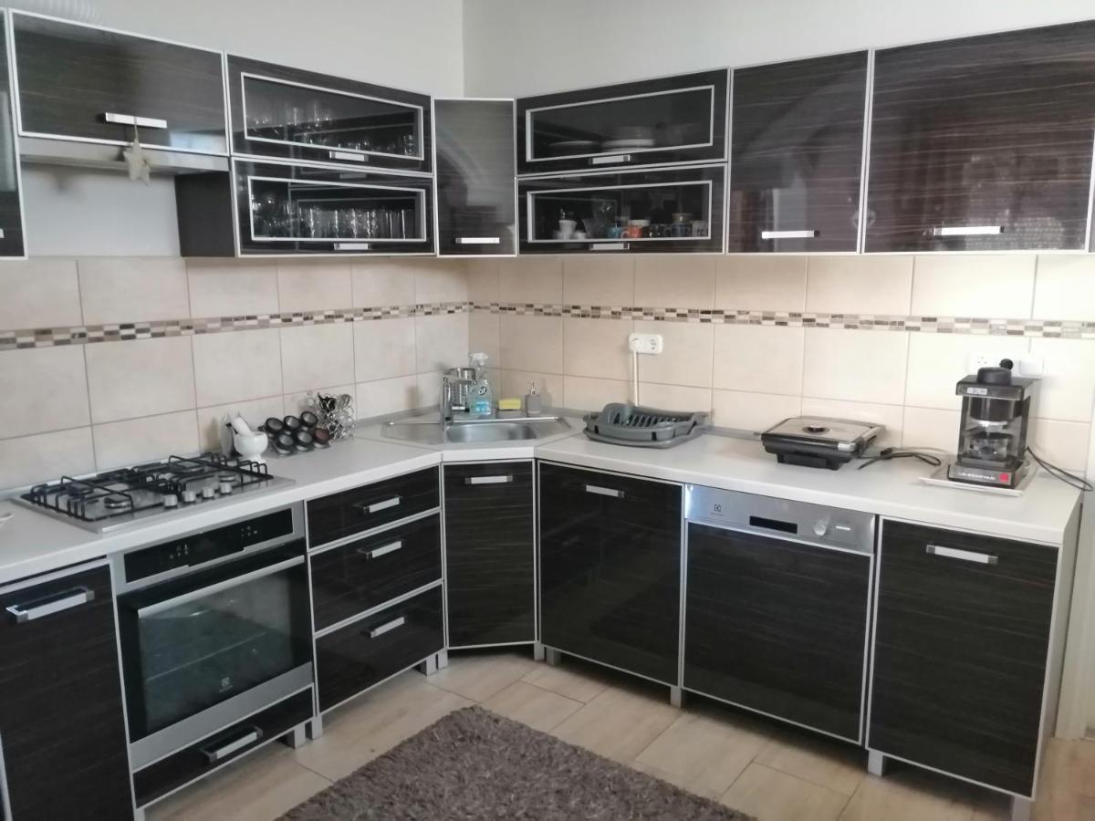 Elza Apartman Mako Bilik gambar